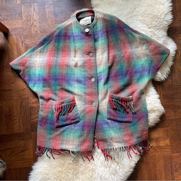 Vintage 60s Sharpee’s plaid wool cape with fringe - Picture 4 of 9